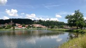 Hluboká nad Vltavou - panorama s rybníkem